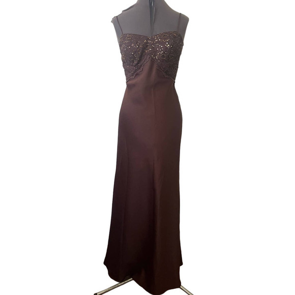 Xscape Brown Spaghetti Strap Gown Dress with Beading Lace Detail • Size 4P 🗣 - Picture 1 of 5